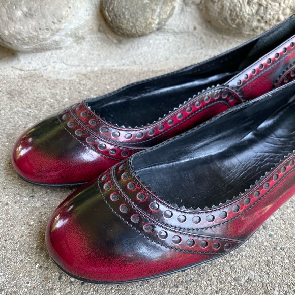 Gucci Red & Black Brogue Style Flats - 38.5 - Picture 7 of 11